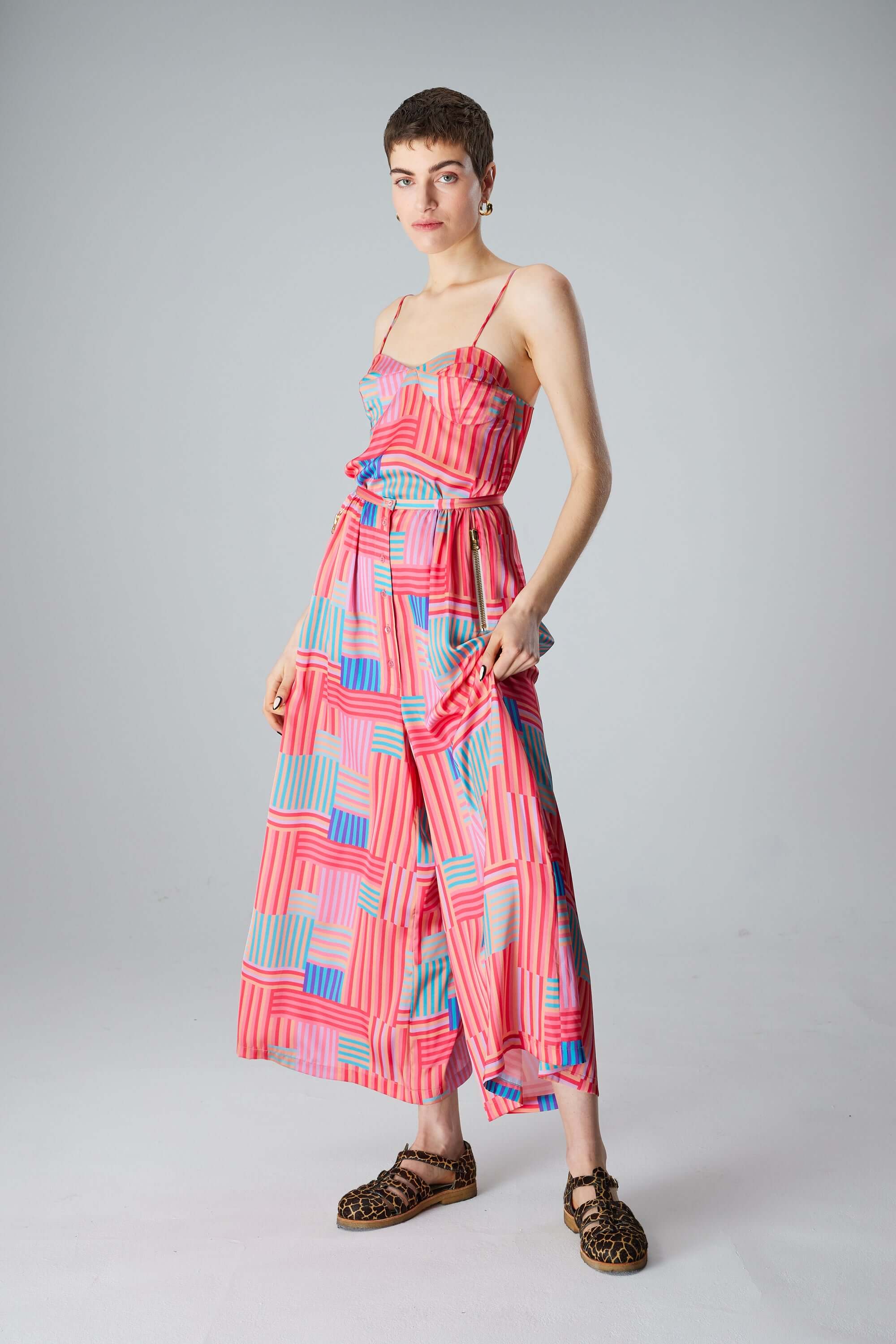 Doll pants in Strike print