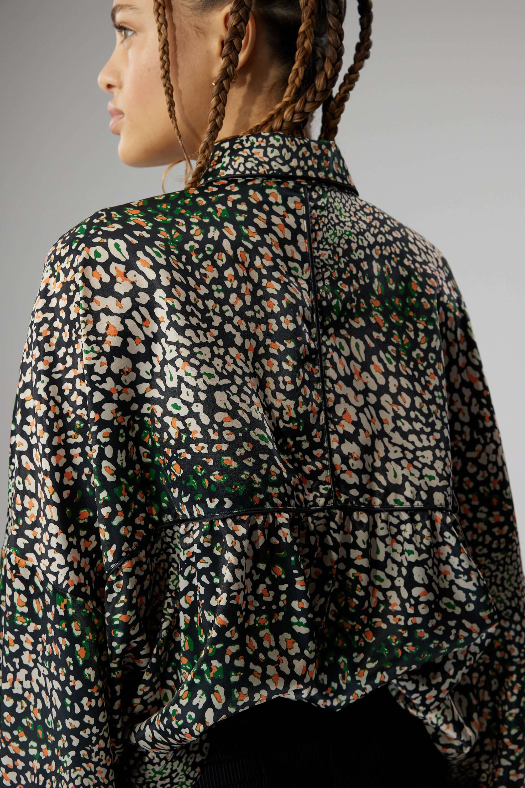 Tasman shirt in wild Leopard print