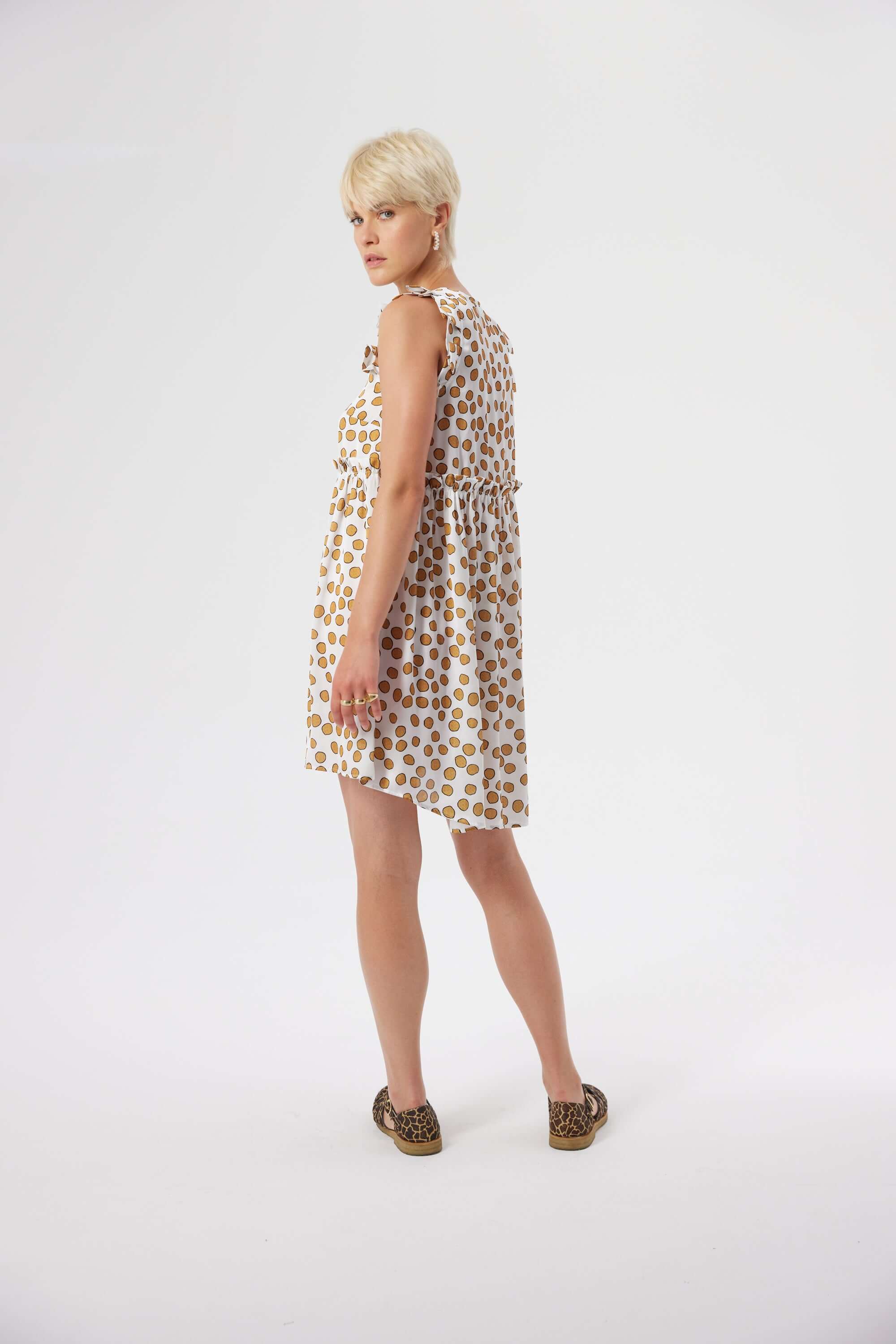 Kaya dress in white XXL Messy Dots | Heimstone