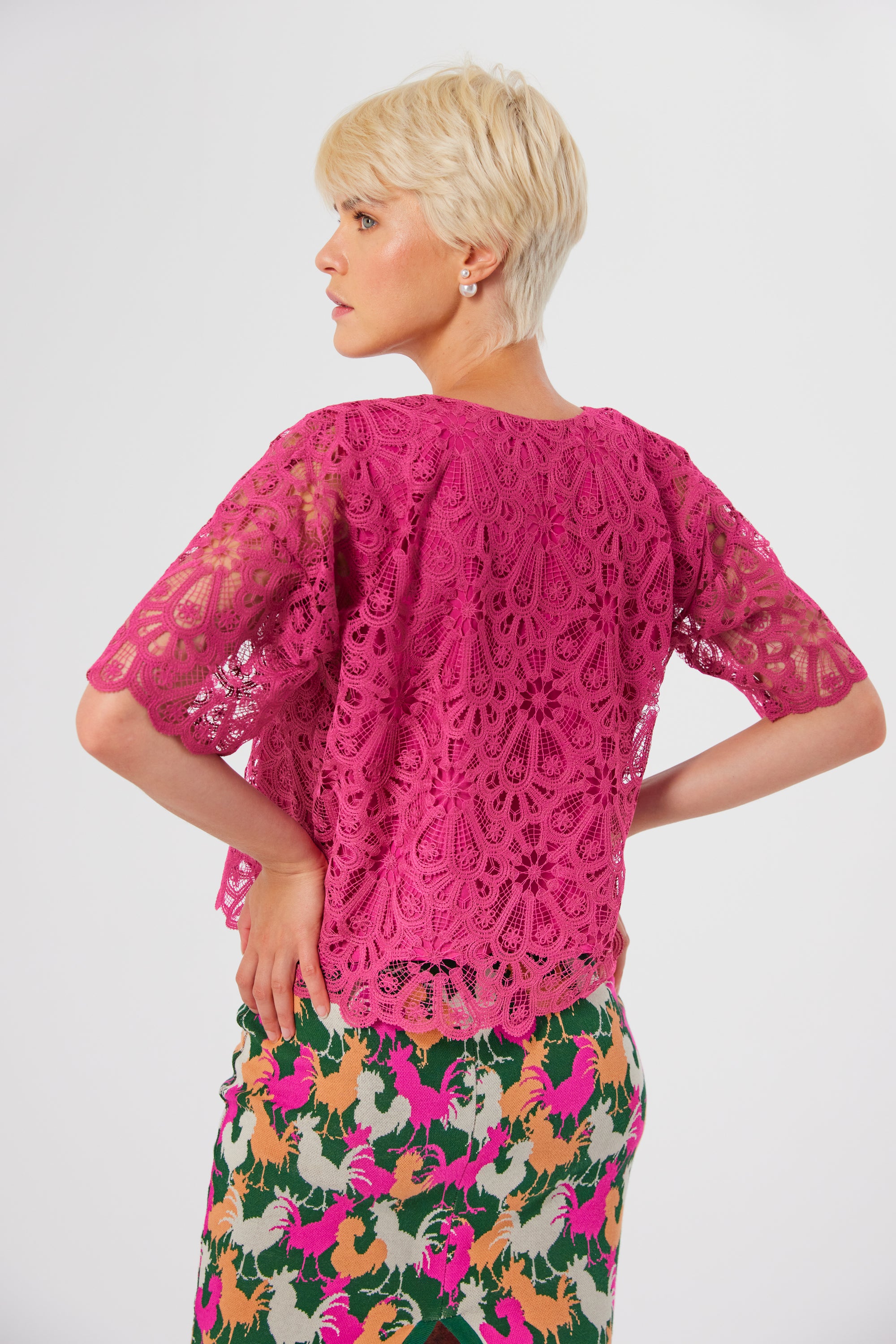 Wallace t-shirt in Salsa lace