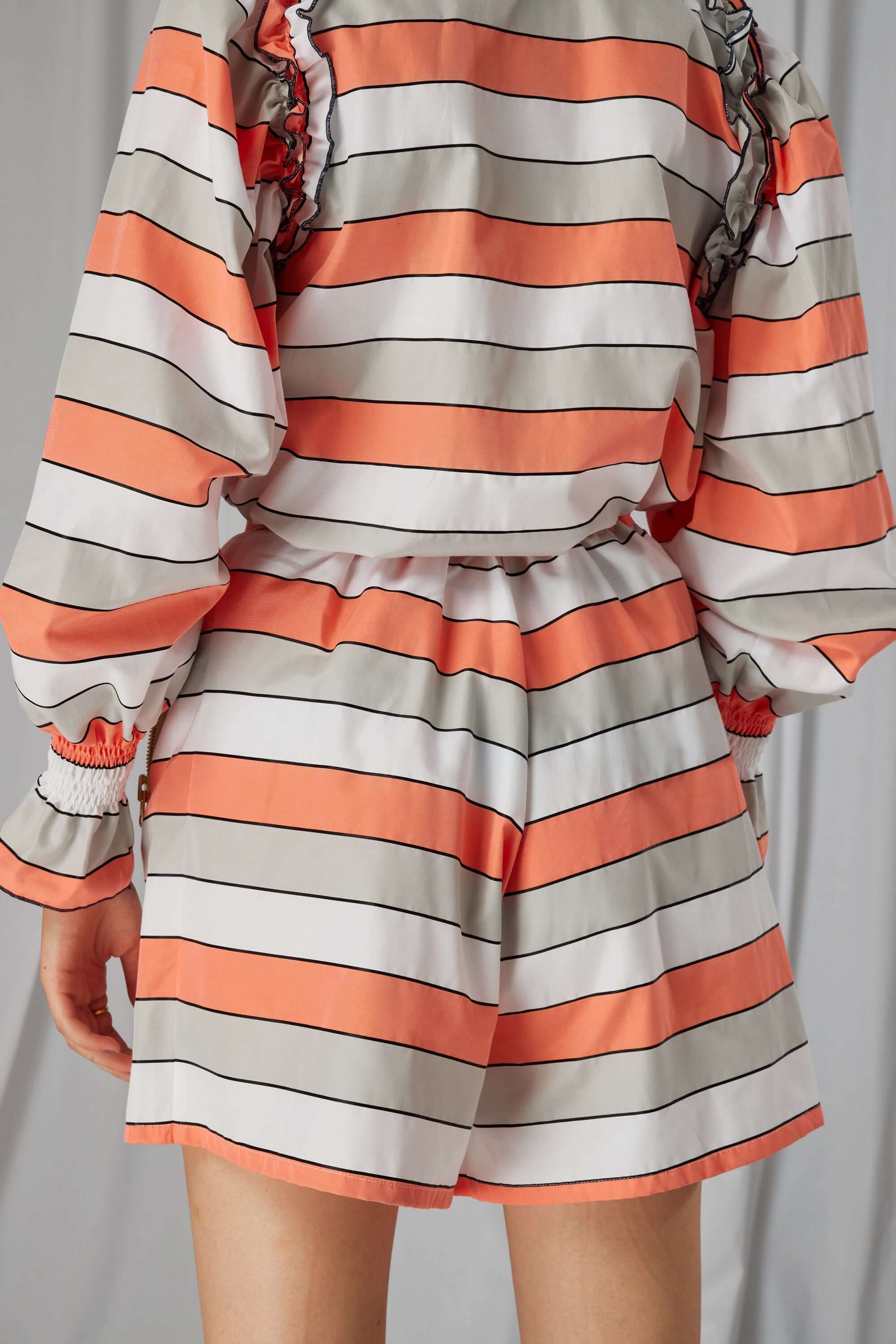 Doll short in Seventies poplin