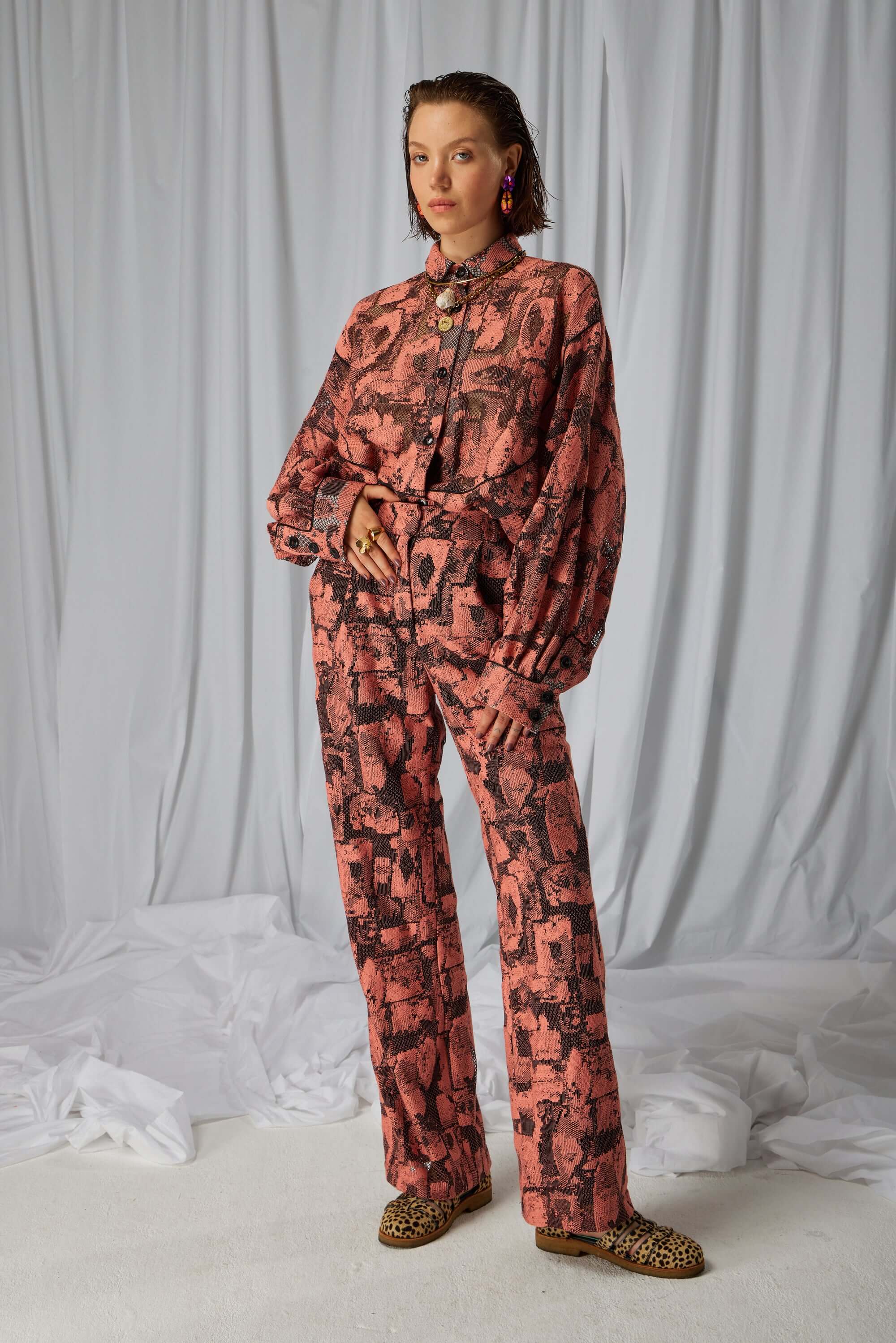 Pantalon Moor en dentelle Brutaliste