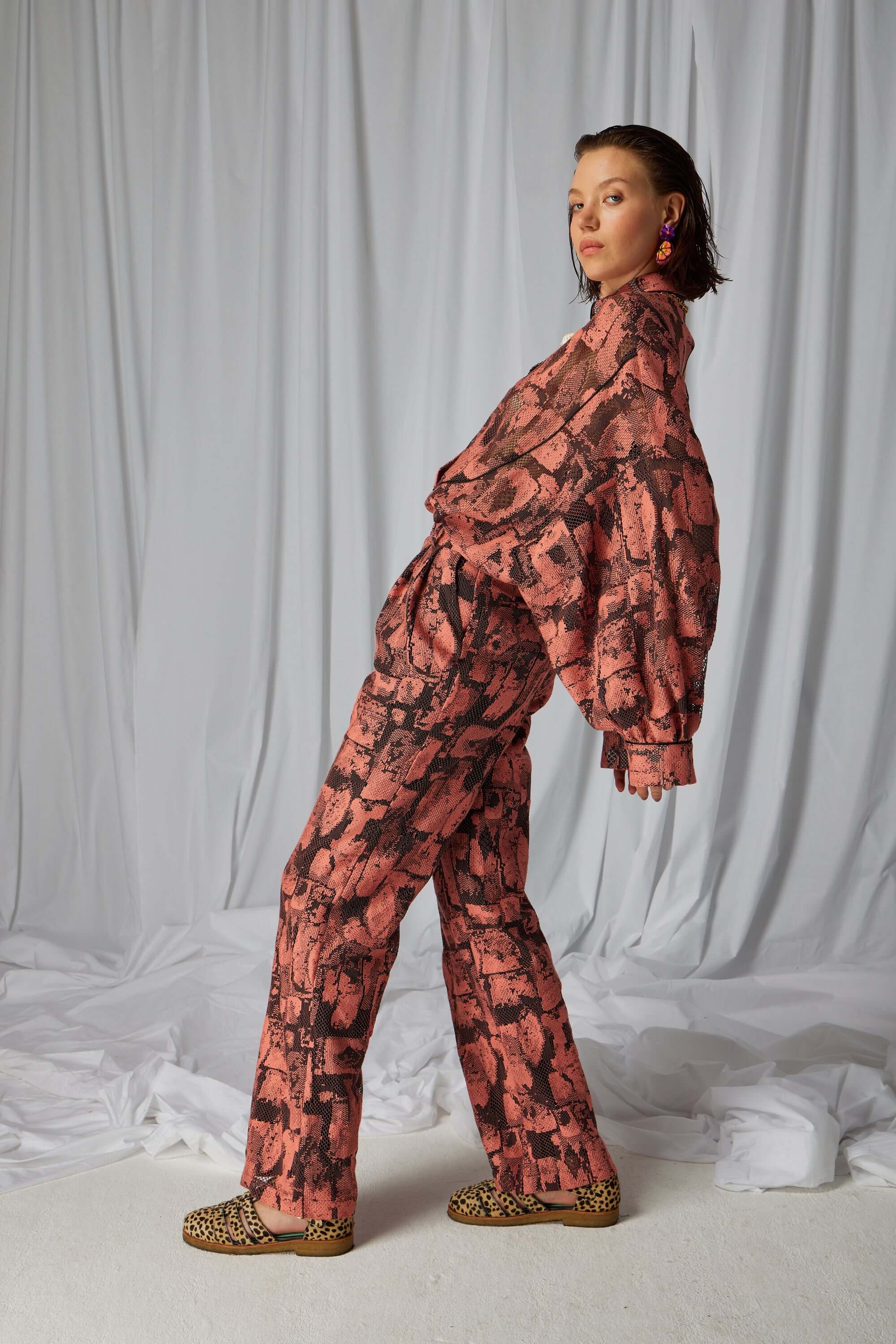 Pantalon Moor en dentelle Brutaliste