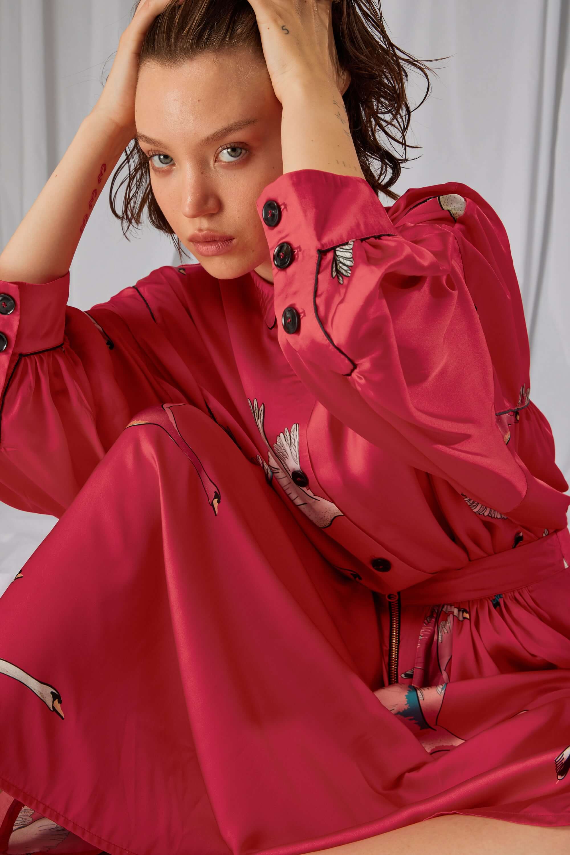 Tasman shirt in pink Swan print