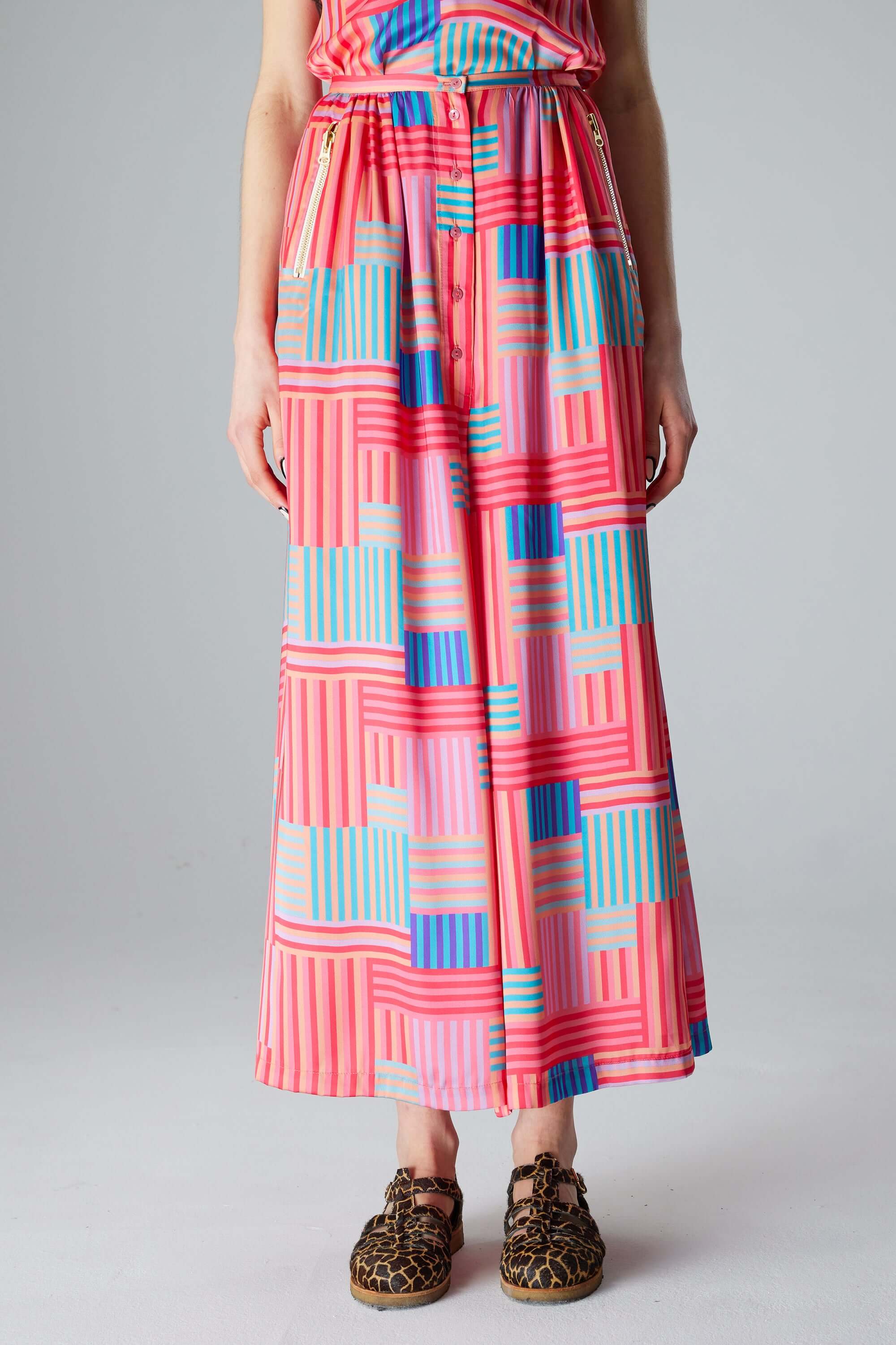 Doll pants in Strike print