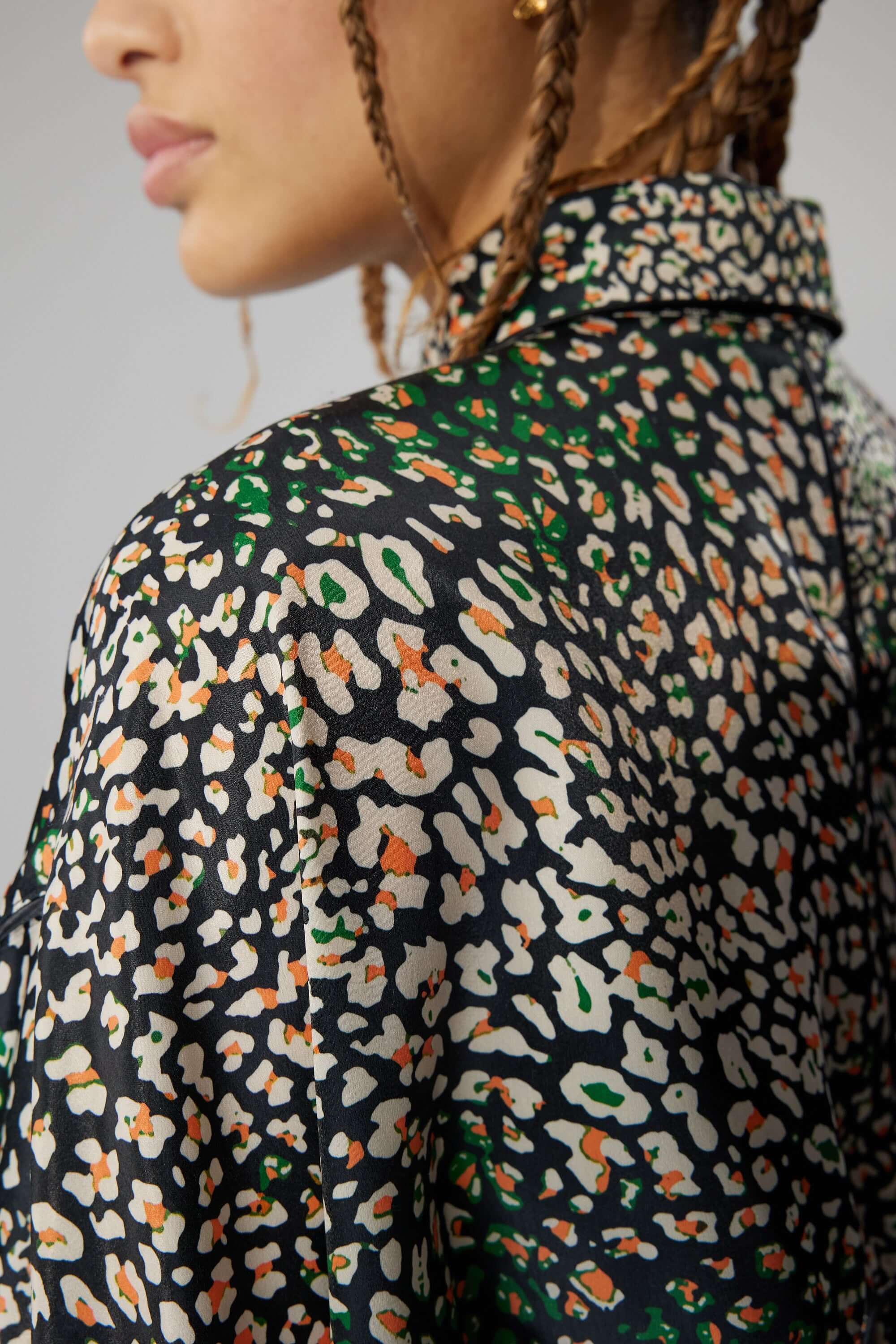 Tasman shirt in wild Leopard print