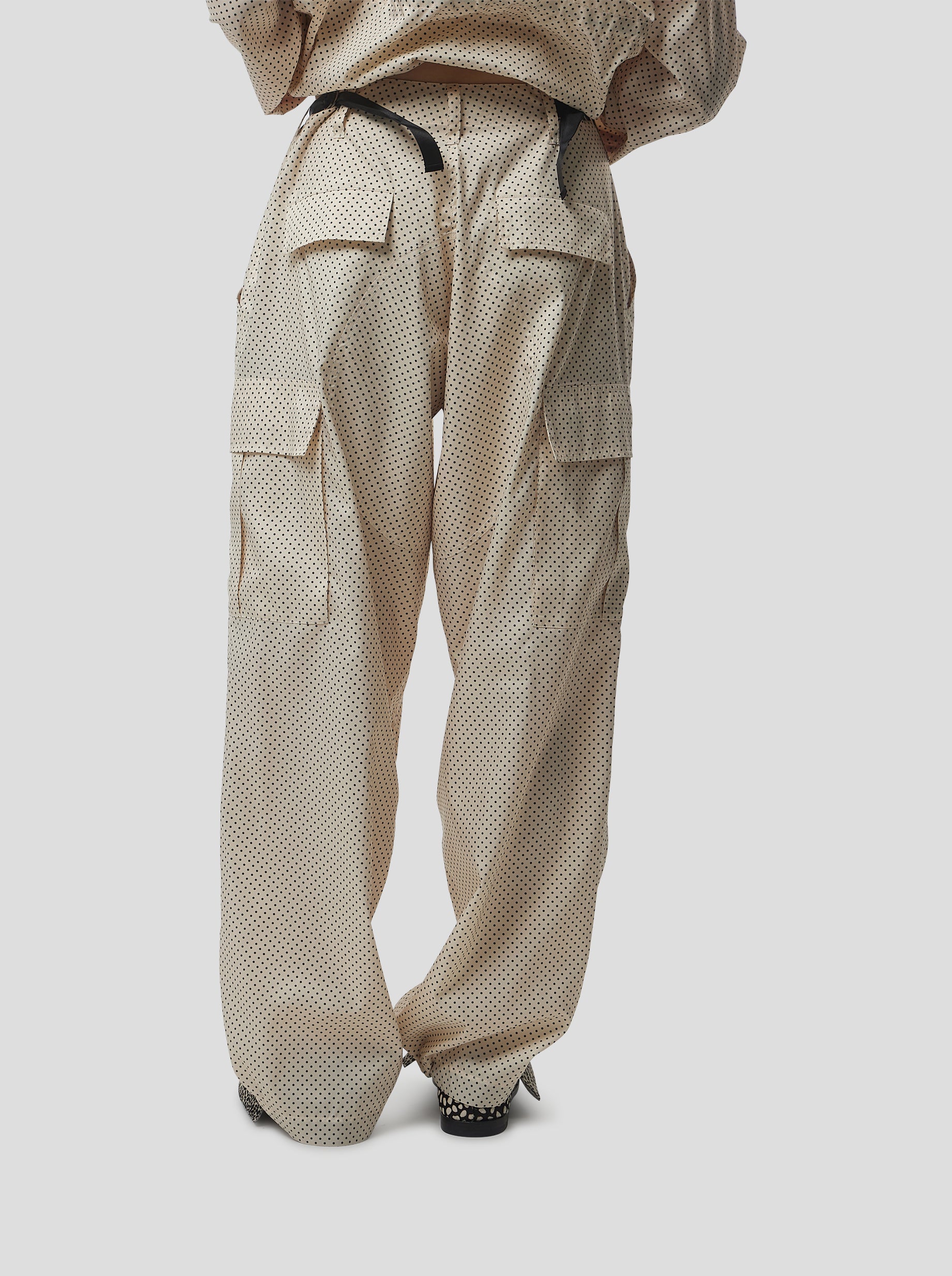 Pantalon Santino en Toile Technique Sable à Pois Noirs