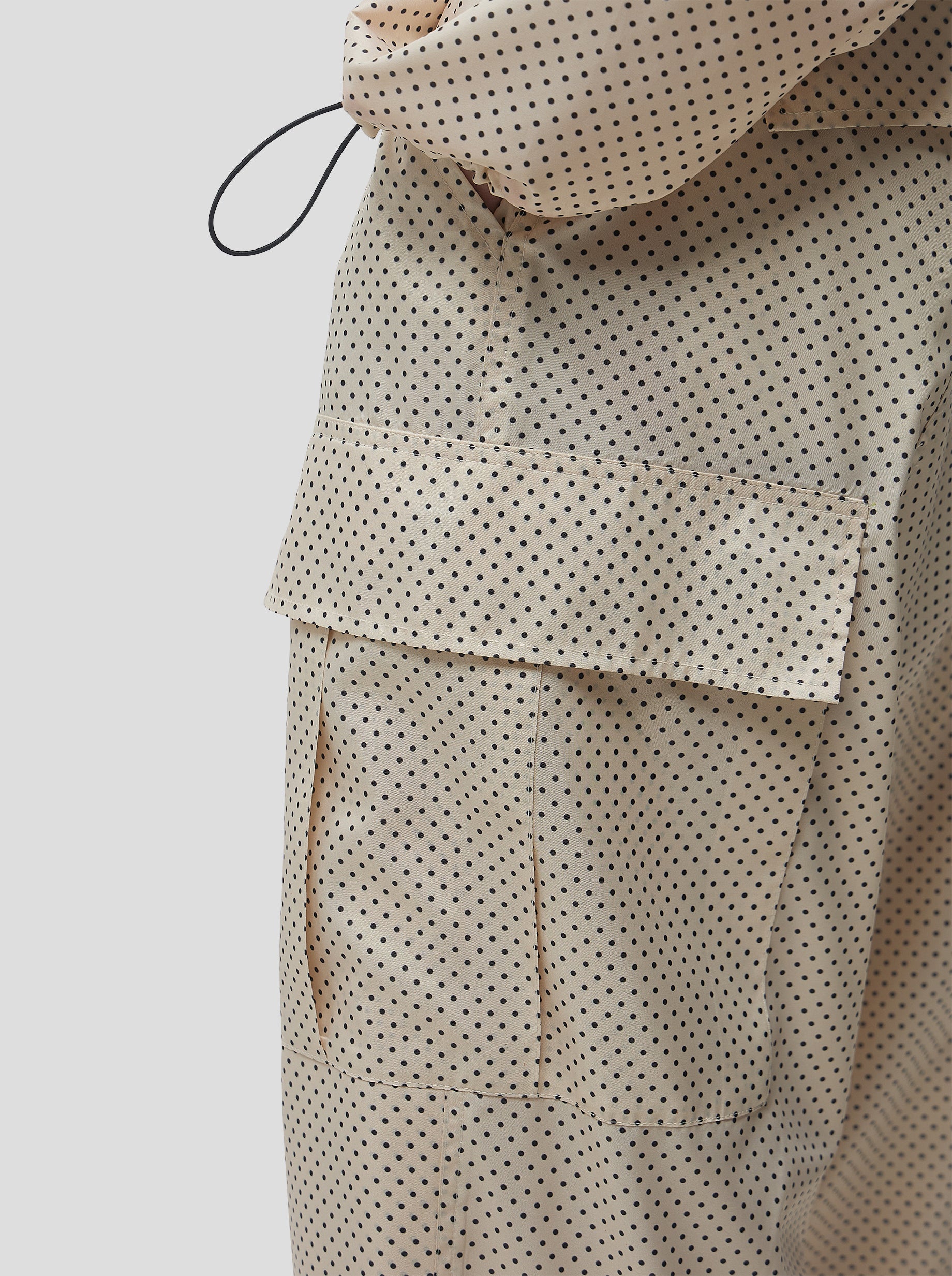 Pantalon Santino en Toile Technique Sable à Pois Noirs