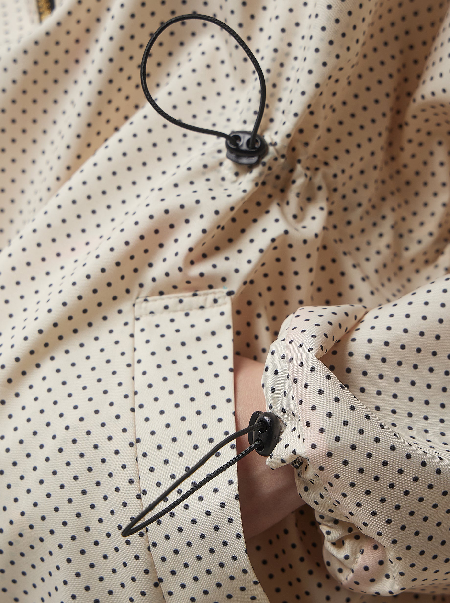 Tony Windbreaker in Black-Dotted Sand Technical Fabric