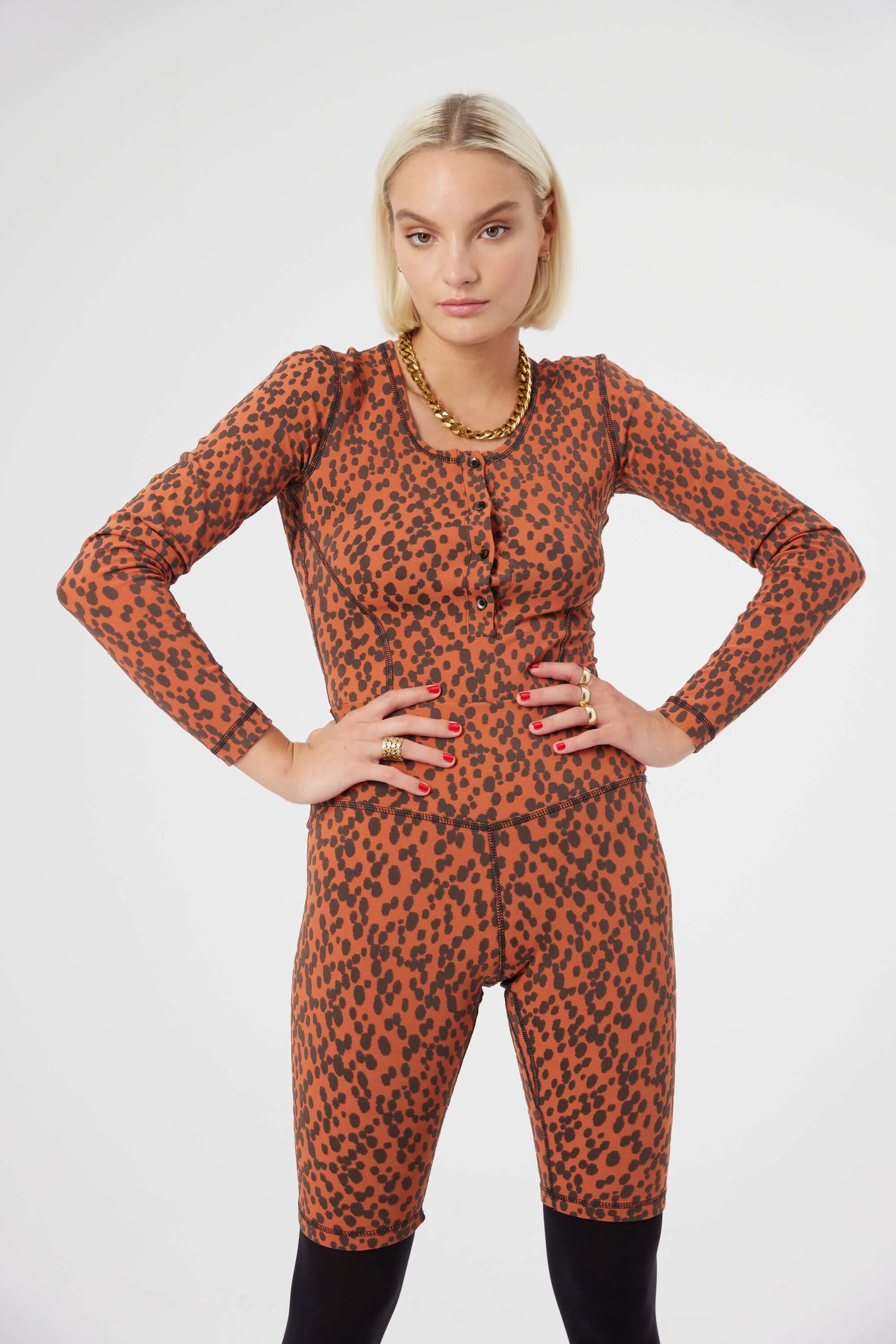 Biker Glue in Brick Leopard jersey | Heimstone