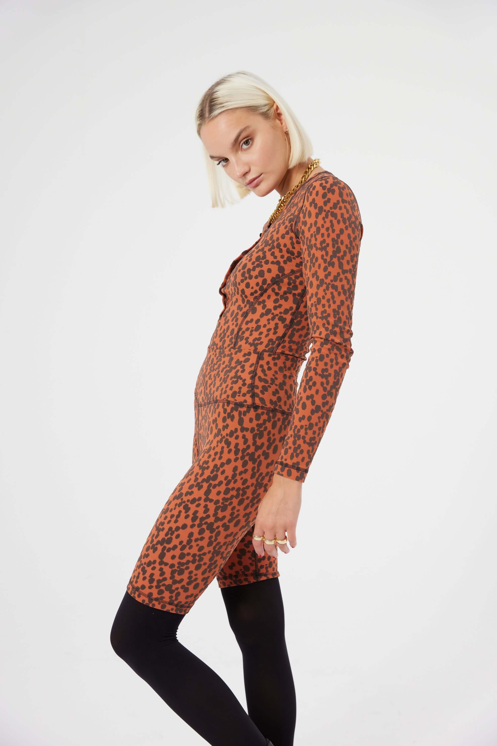 Biker Glue in Brick Leopard jersey | Heimstone